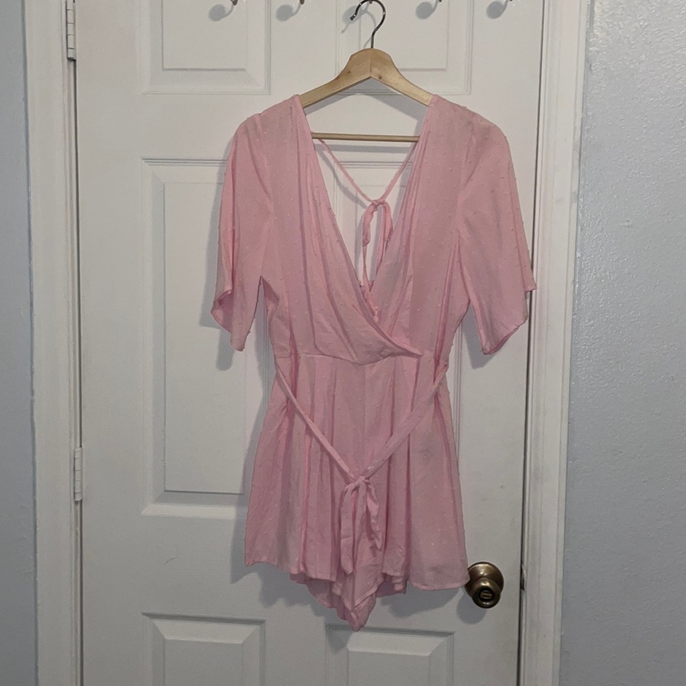 Francesca’s Trixxi pink open back romper size medium